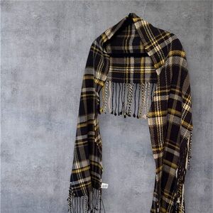 Halogen Tartan Winter Acrylic Scarf in Black and Gold